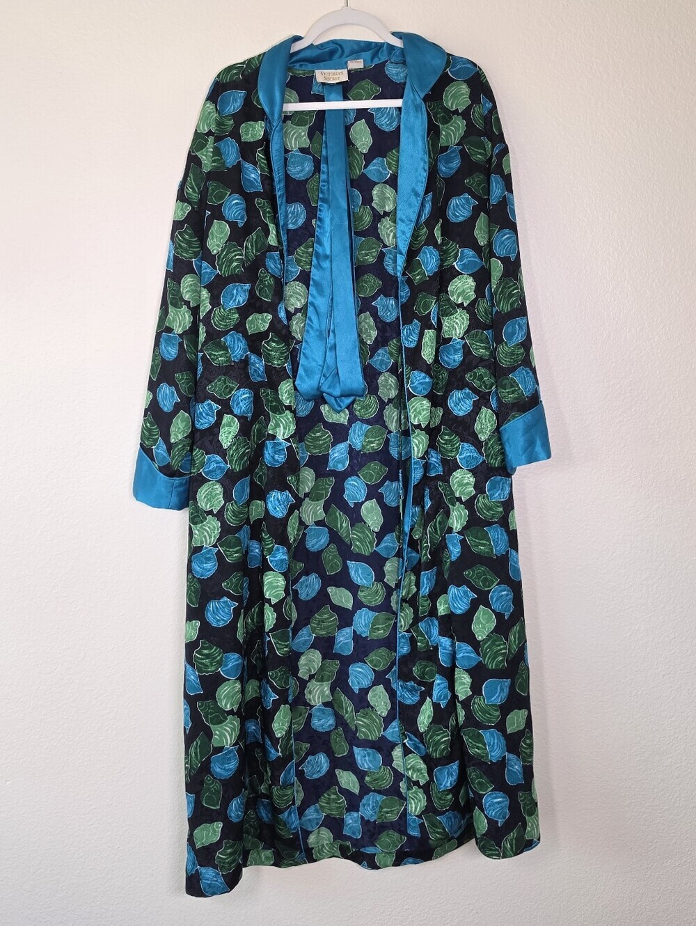 Victoria's Secret Gold Label Shell Print Satin Robe M/L - Picture 2 of 6